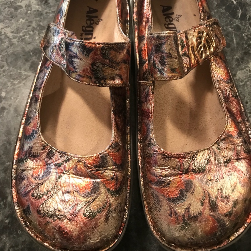 Algeria multi colored foil  clogs